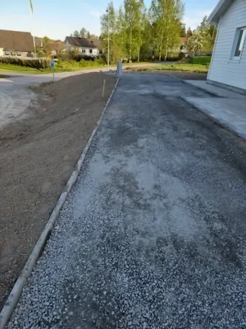 Uppfart med grus och asfalt - mark- och anläggningsarbeten