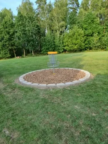 Rund plantering i gräsyta - mark- och anläggningsarbeten