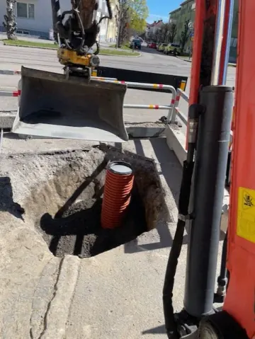 Dagvattenbrunn vid gata - mark- och anläggningsarbeten