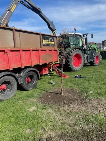 Jordtransport med traktor - mark- och anläggningsarbeten