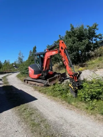 Röjningsarbete med grävmaskin - övriga bilder